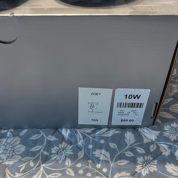 Cozy Tan Boots with Faux Fur Lining - Picture 3 of 3